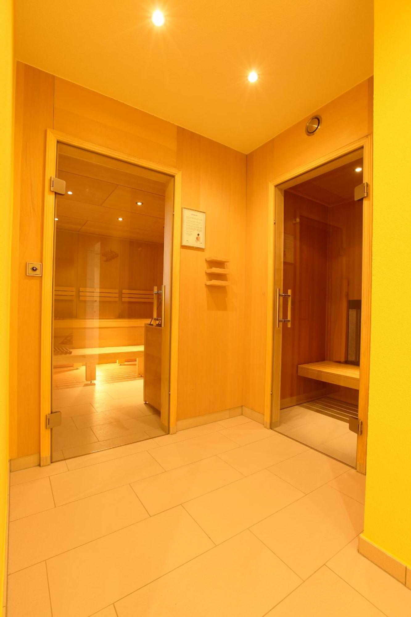 Berghotel Rasis Galtuer Exterior photo