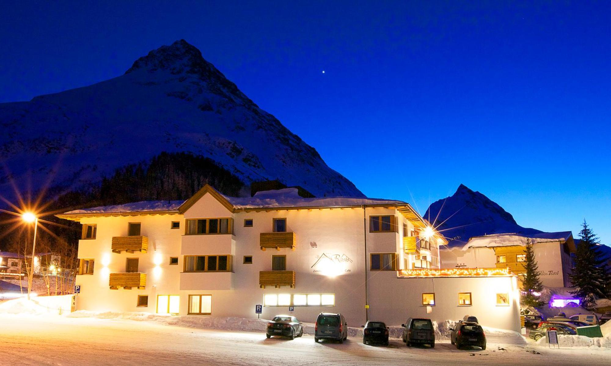 Berghotel Rasis Galtuer Exterior photo