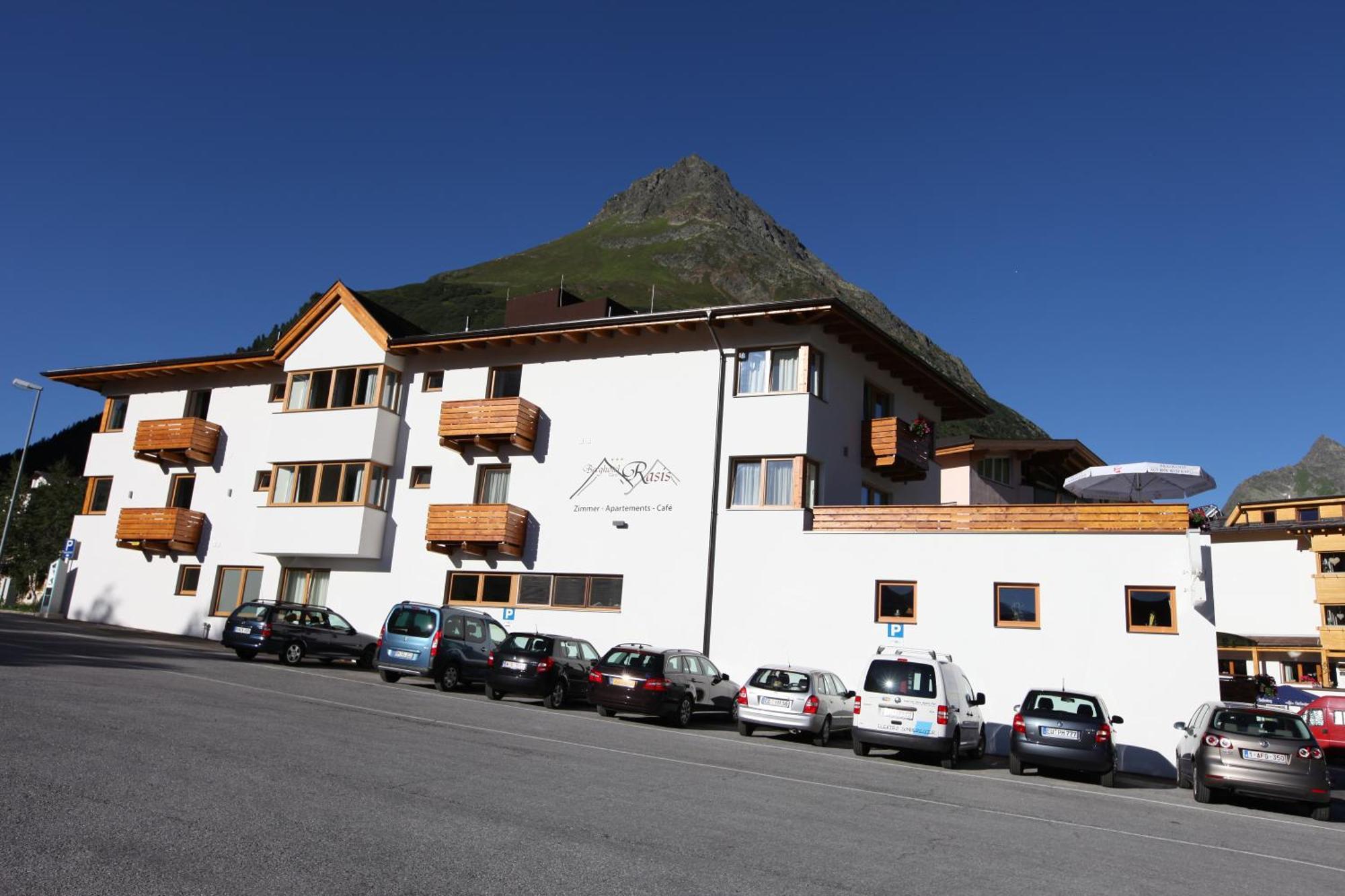 Berghotel Rasis Galtuer Exterior photo
