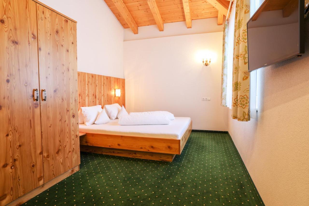 Berghotel Rasis Galtuer Exterior photo